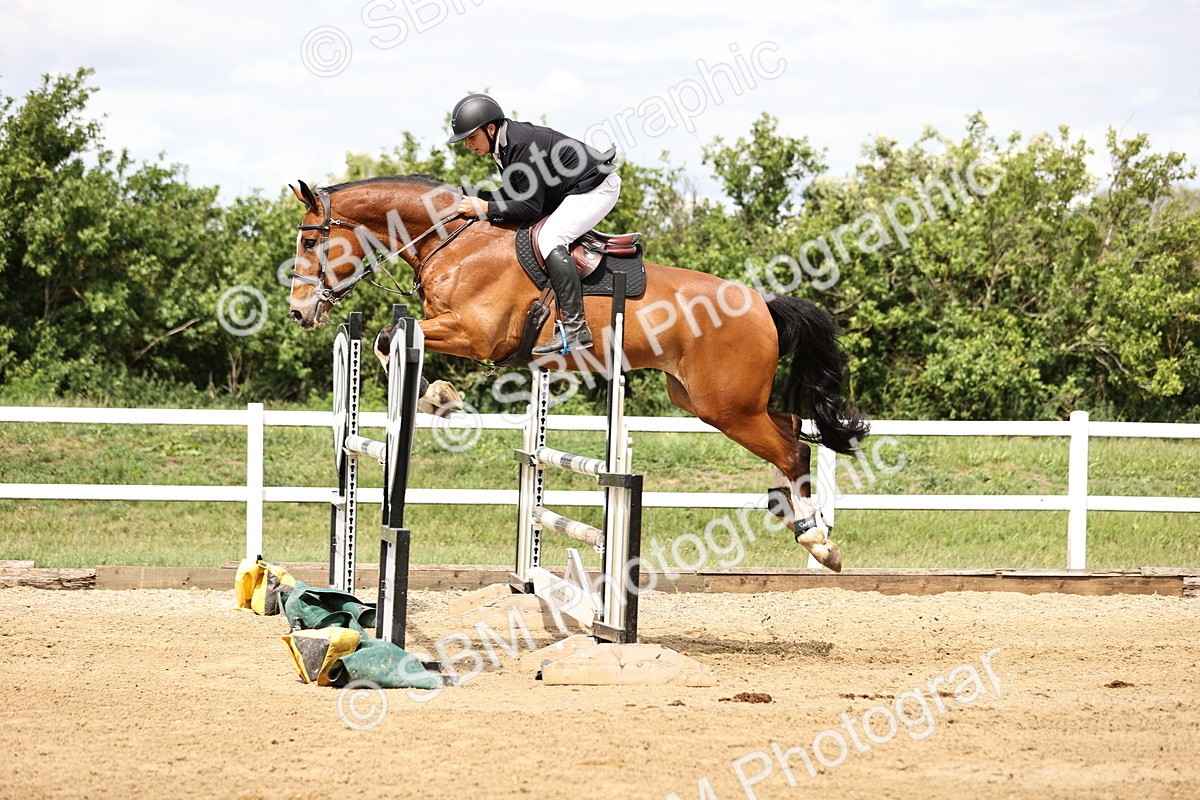 SBM_003430 - Class 11 - Senior Newcomers - 1.10m