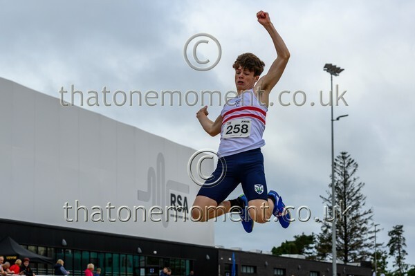 ComMast25-919343 - Track Male Set One