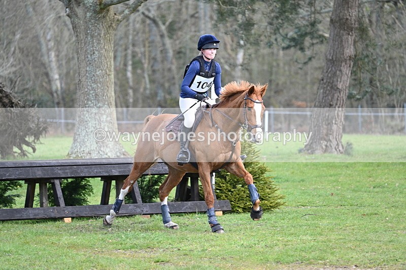 WJ7_0058 - Time 10:13 to 10:38 Times at the Fence