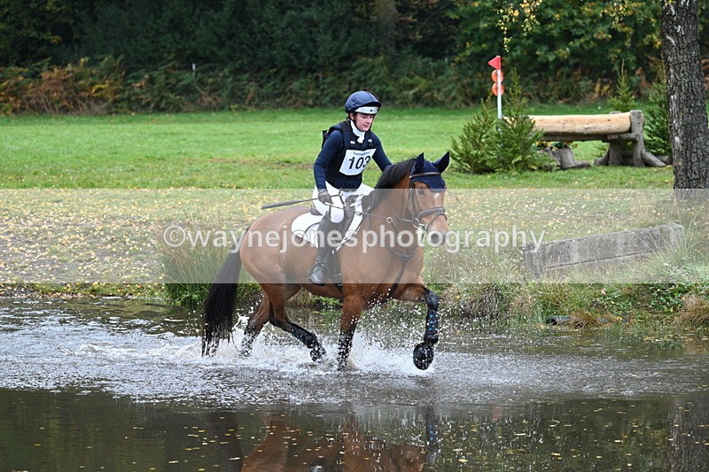 WJ7_3147 - Time 10:47 to 11:11 at the water