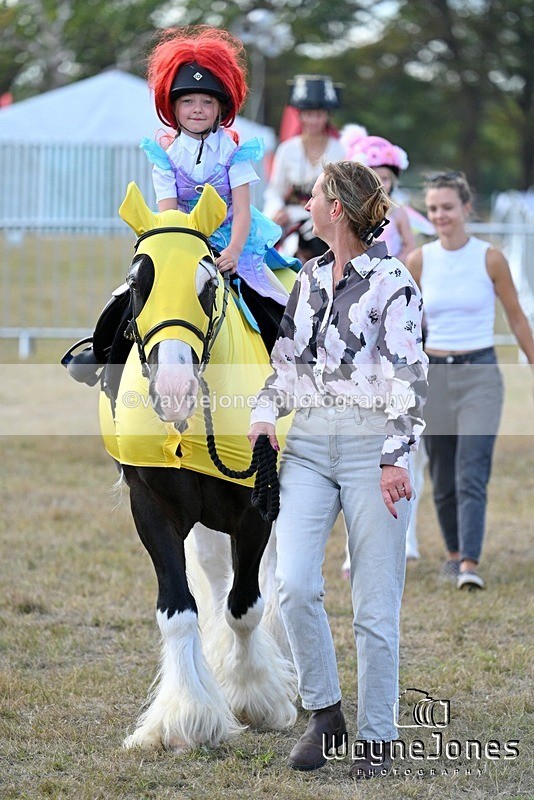 WJ7_0046 - Kellie and Nancy at Swallowfield 31-08-26