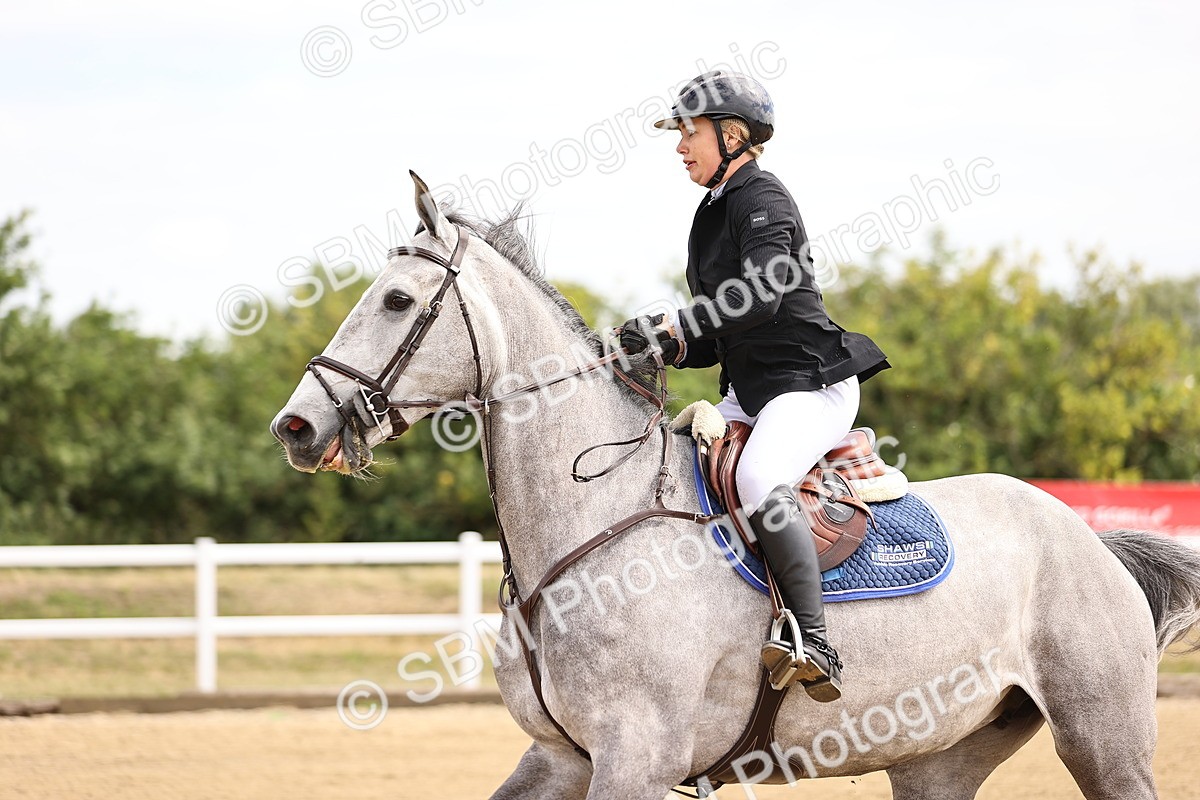 SBM_009508 - Class 8 - Senior Newcomers - 1.10  Open