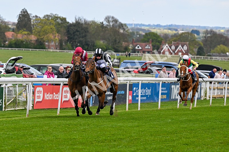 150426-Race 1-Thankfully-4627 - Race 1