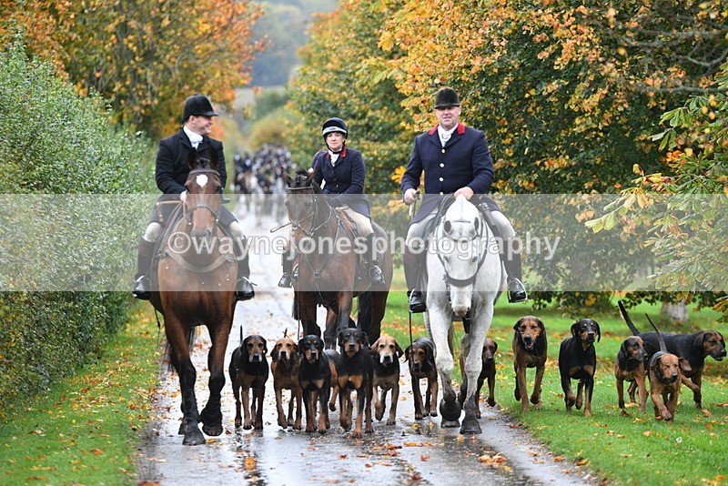 WJ5_6077 - B&B walk back for Hunt Tea !