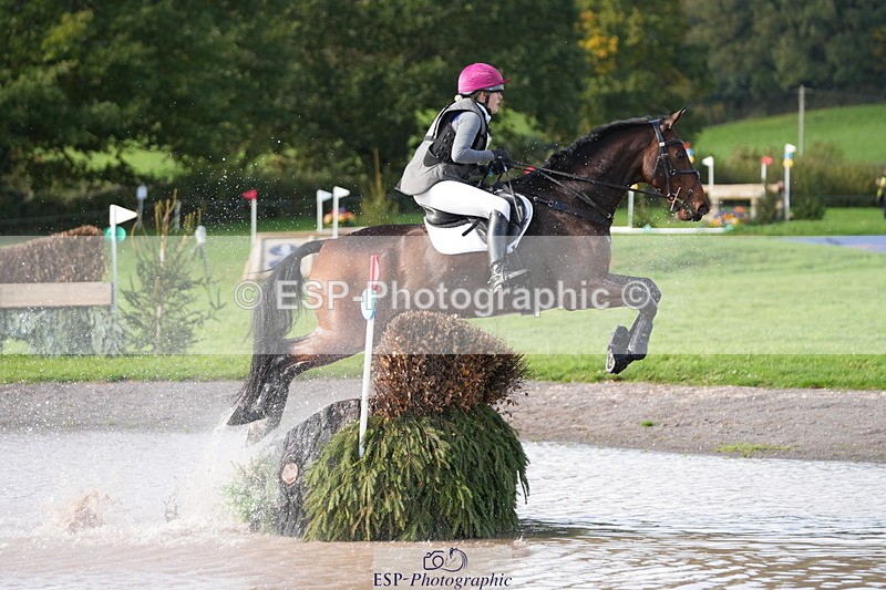 251024A-131533-11034 - B-158-Hannah.Hobhouse