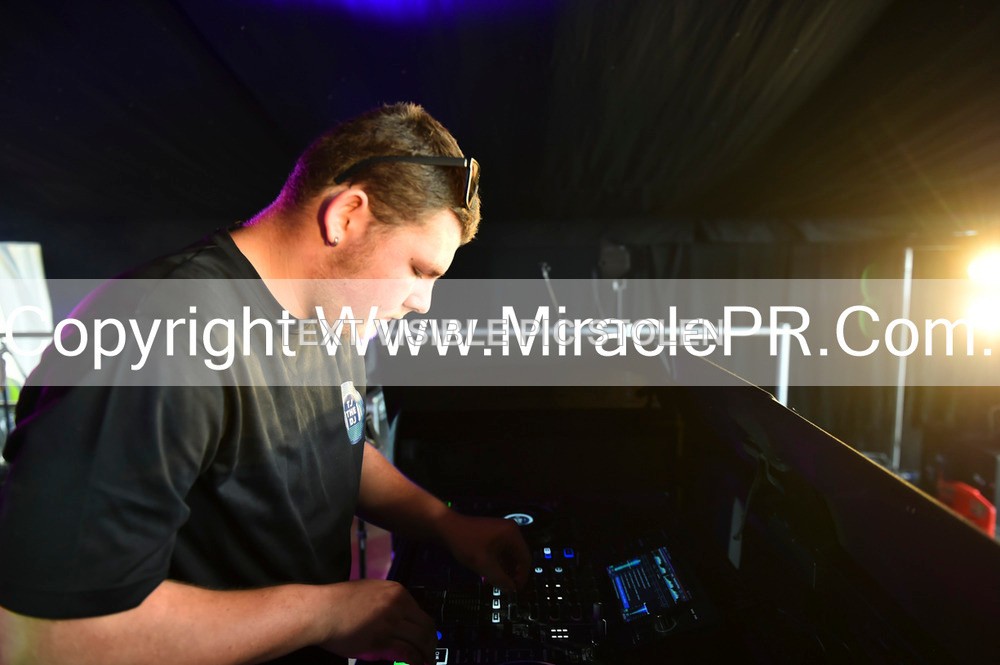 SH4_9947 - Tj the DJ