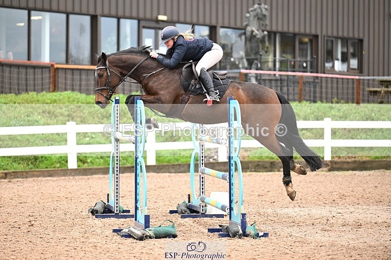 251206-134425-01170 - Cls 13 Snr Foxhunter and 1.20m