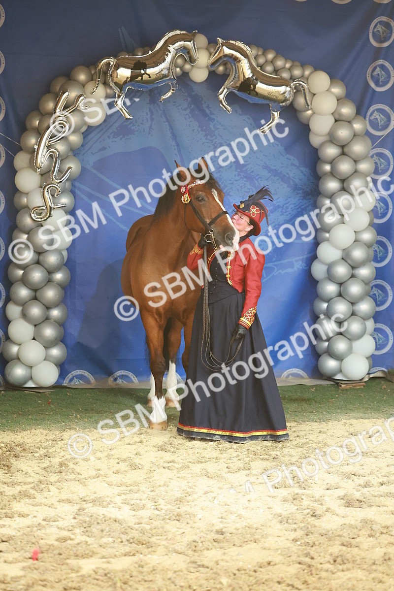 SBM_13755 - Class 104 - IH  Costume