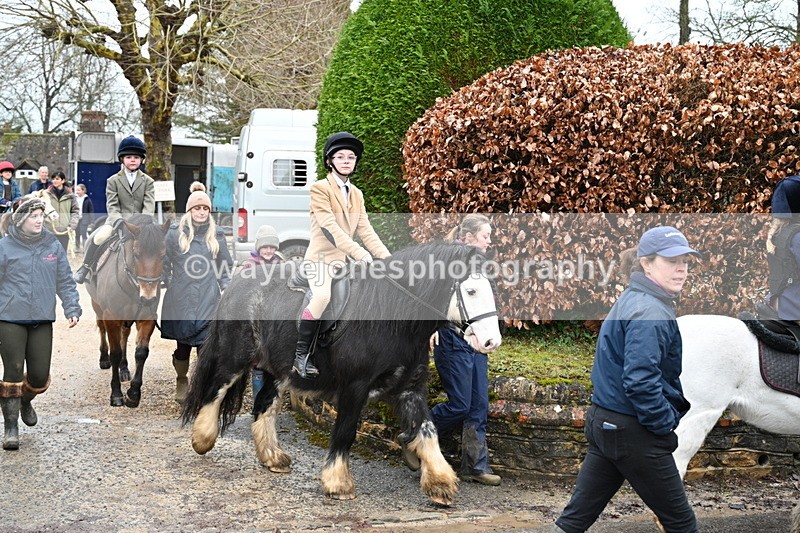 WJ7_9307 - Walk out..