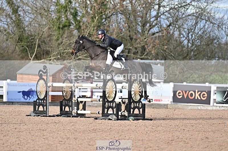 251126-122437-00444 - Cls 4 Newcomers and 1.10m