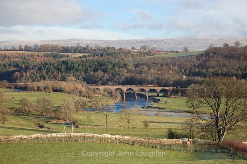 26.11.10 66240 6K05 Carlisle - Crewe, Eden Lacy viaduct - Eden Lacy Viaduct