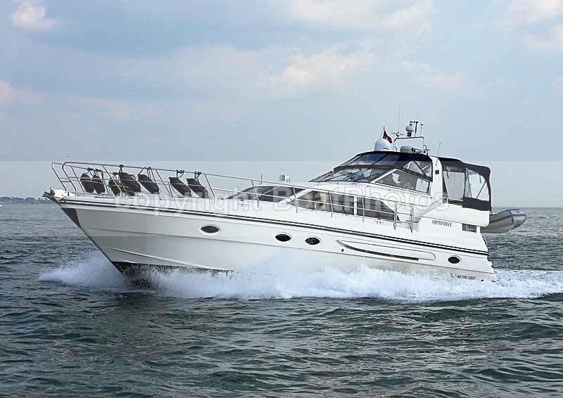 130826 OPTIMIST WT7A3109 - Flybridge Cruisers
