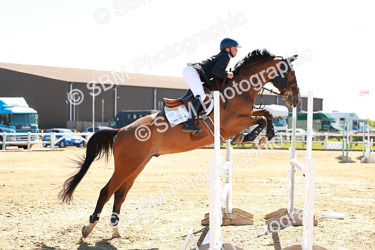 SBM_001082 - Class 4 - Senior Newcomers 1.10m