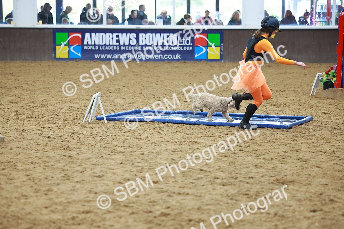 SBM_002371 - Class 3 - Horse & Hound (60cm)