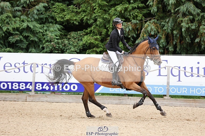 240817-160952-02901 - 06A Snr Fox 1.20m open