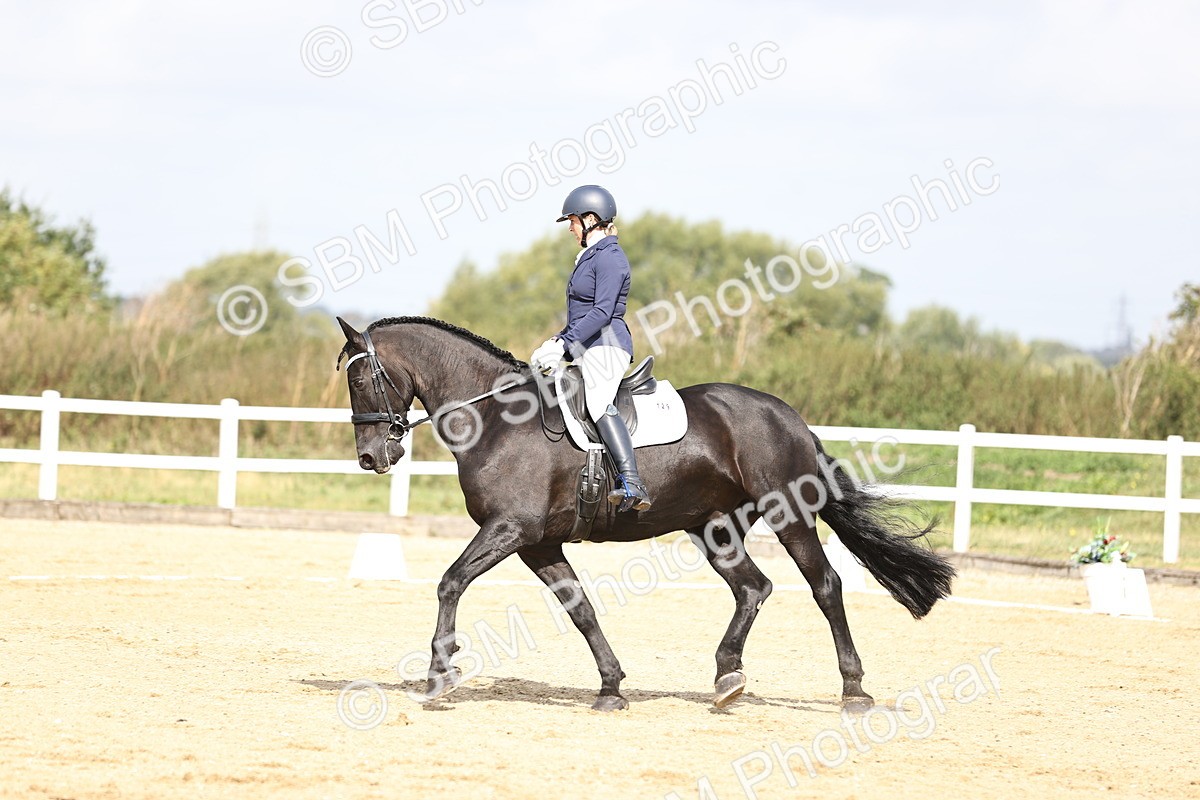 SBM_016097 - Class 14 - Novice 23 - 10.29-11.32