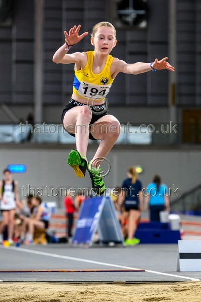 AgeInd25SUN-913047 - Field Female