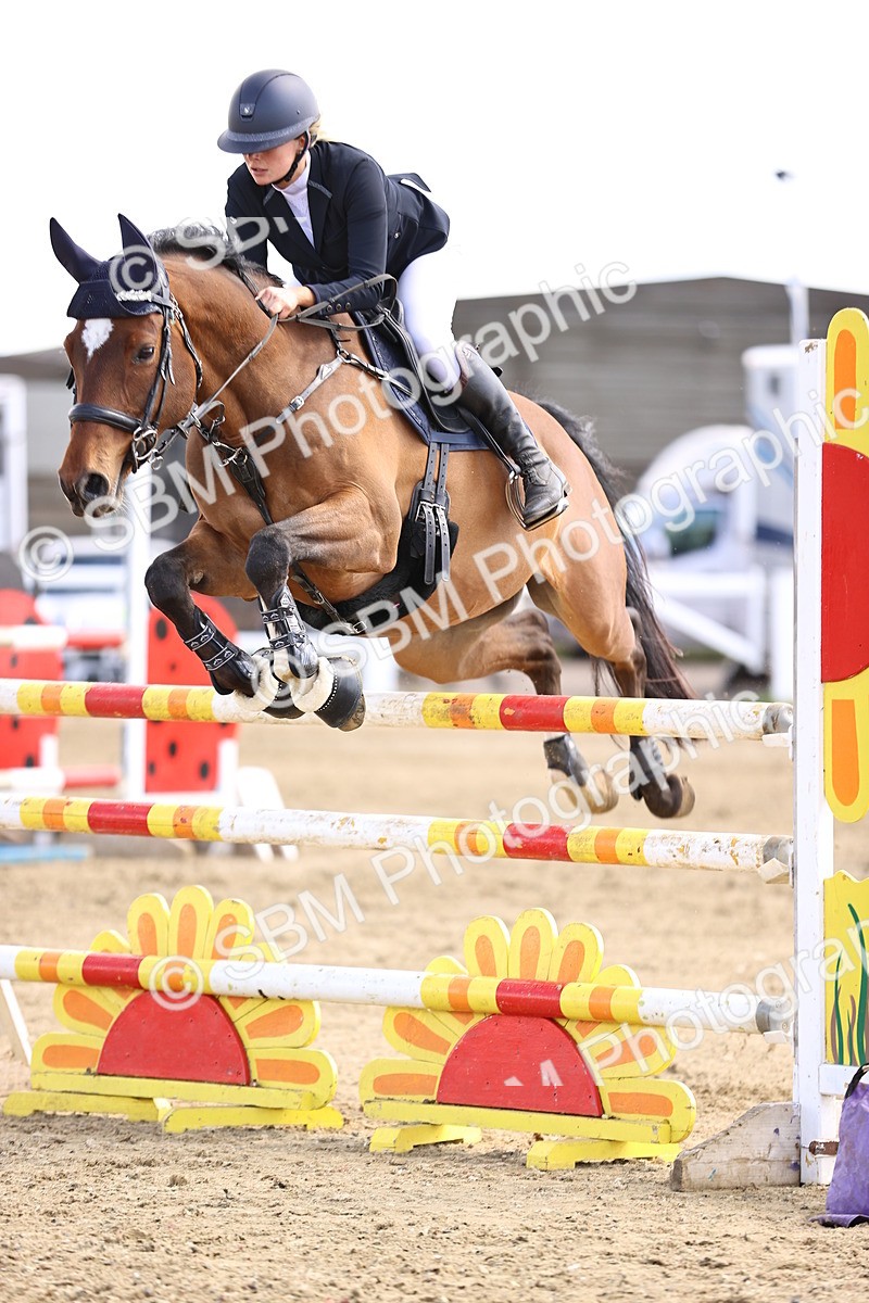 SBM_004060 - Class 17 - Senior Newcomers - 1.10m