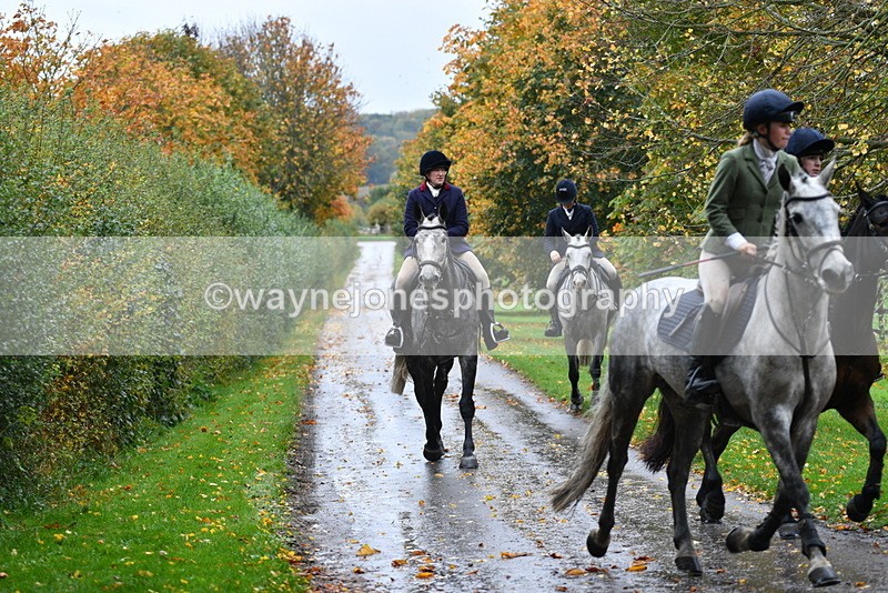 WJ5_6381 - B&B walk back for Hunt Tea !