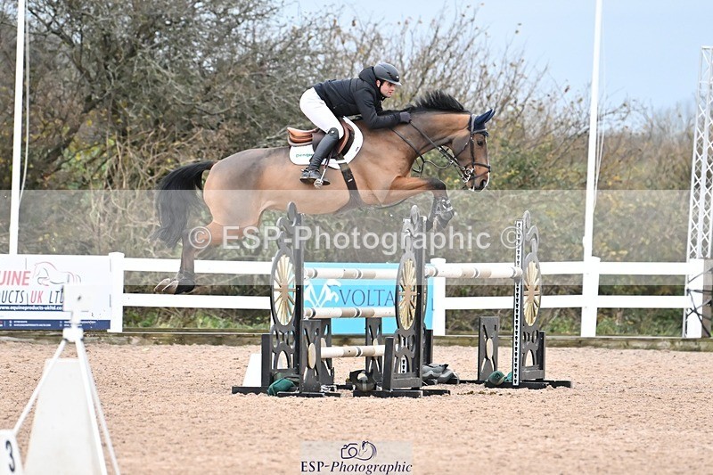 241206-142341-01092 - Cls 6 Foxhunter and 1.20m Open