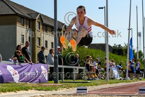 Age25SAT-916464 - Field Male