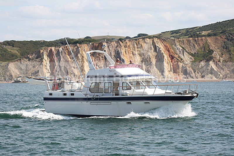 160814 UNNAMED Y92A2977 - Flybridge Cruisers