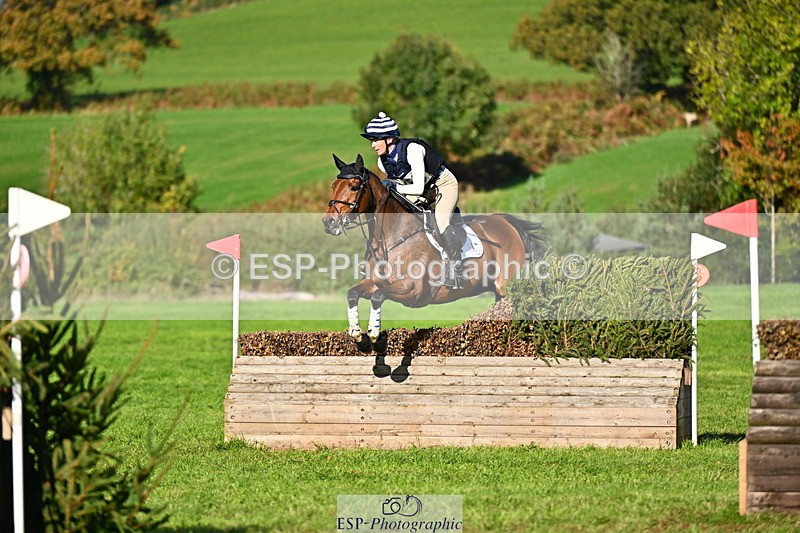 251025A-125559-19315 - F-453-Lucy.Lloyd