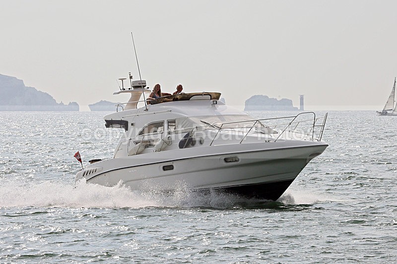 160913 NOO NEETIE NOO - SEALINE F32 Y92A1167 - Flybridge Cruisers