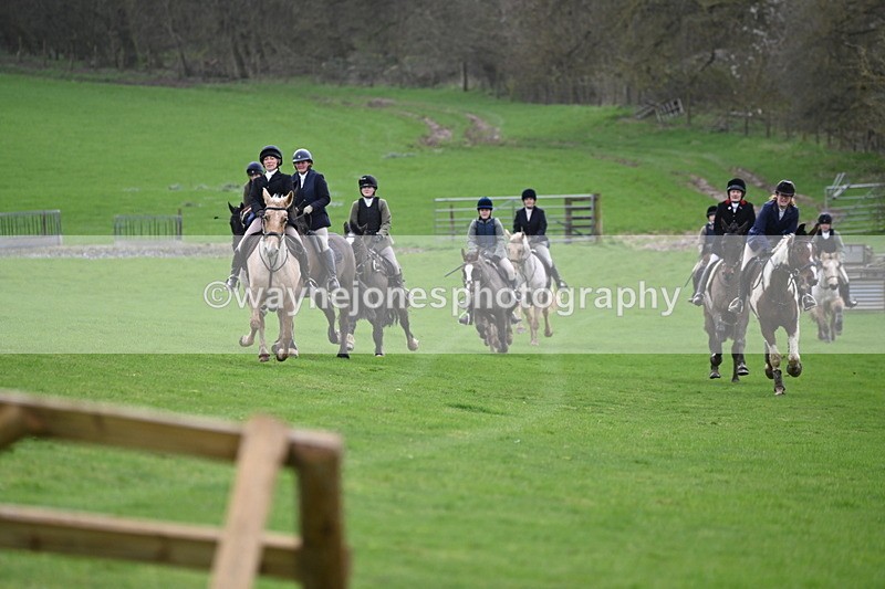 WJ6_9126 - Line Three