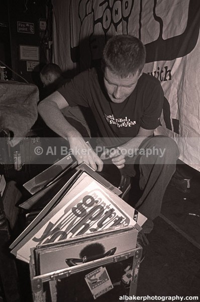 06 mark-rae - Friends-&-Family @ the-roadhouse 16.12.00