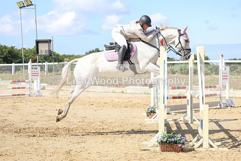 3E7A0904 - Class 4: Senior British Novice/90cm open