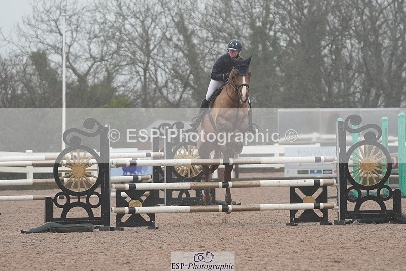 251207-120544-01962 - Cls 20 Snr Newcomers and 1.10m