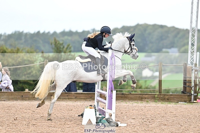 250920-154243-01776 - Cls 21 Pony Intro 80cm Derby