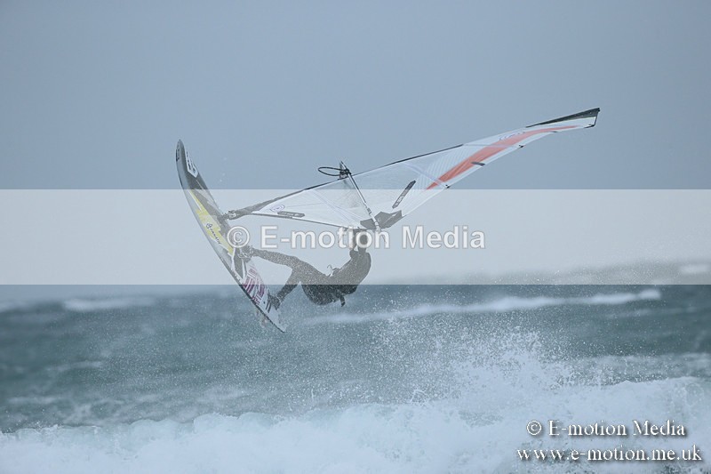 WS 030413-90 - Windsurfing