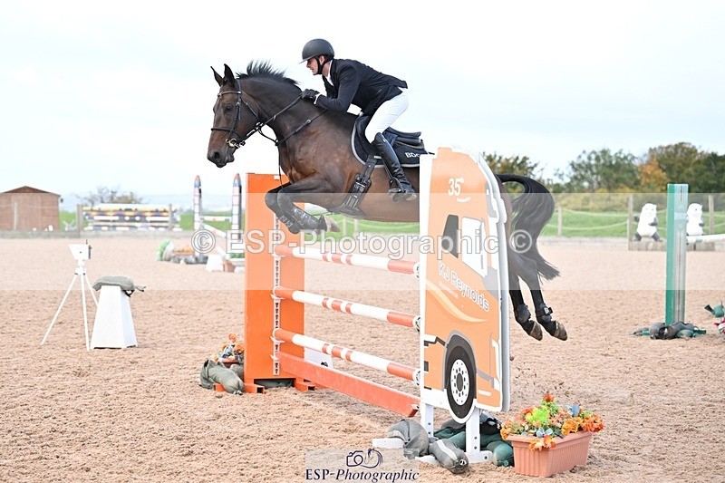251005-101036-02683 - Cls 15 Foxhunter and 1.20m