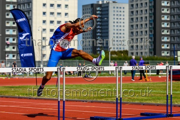 Age25SAT-916290 - Track Male