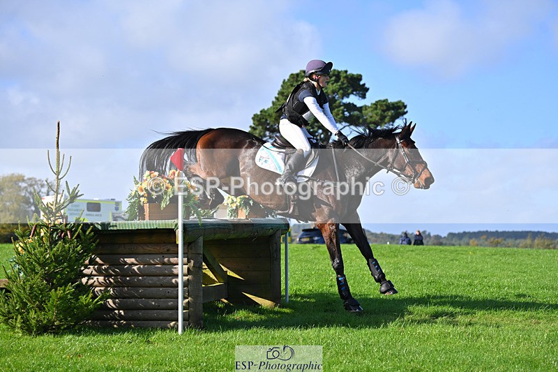 241025-112625-06714 - 018-Alice.Robinson-DERRYS.DIAMOND.CAVALIER