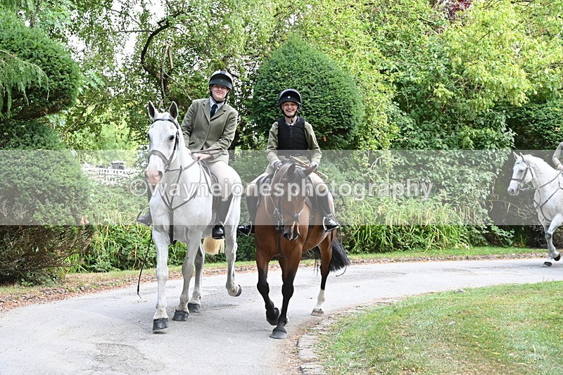 WJ6_3963 - Berks & Bucks - The Old farmhouse - Hound Exercise 20-08-25