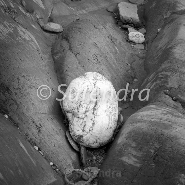 Eroded Rocks # 22D - Eroded Rocks  自然に老化を重ねた岩石
