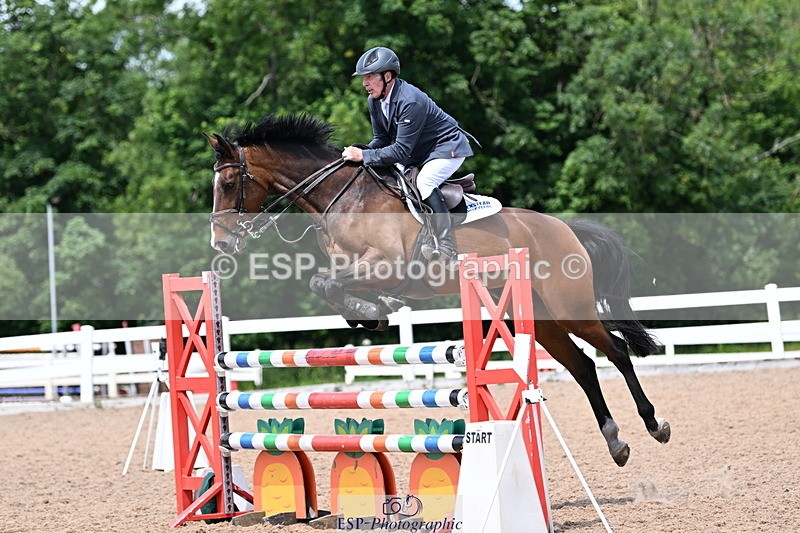 240619A-140637-00405 - Cls 4 Snr Newcomers and 1.10m Open