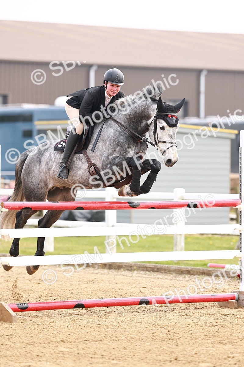  - Class 19 - Senior Foxhunter - 1.20m