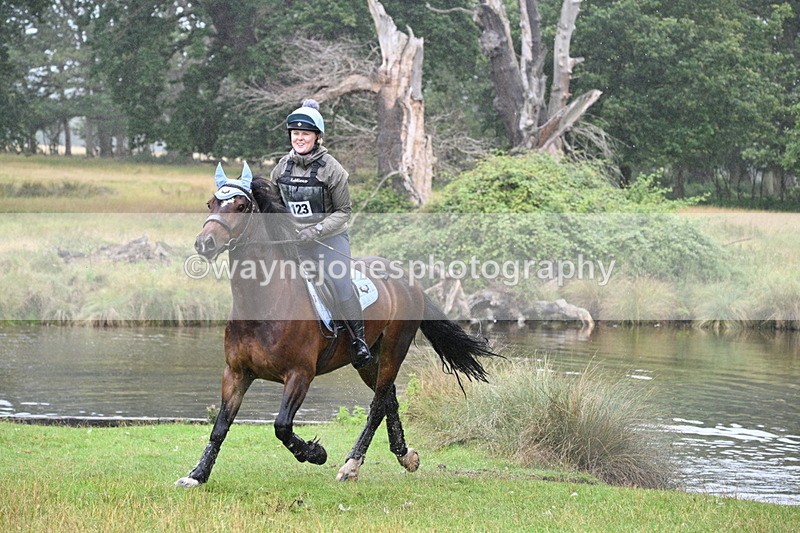 WJ7_9053 - Time at Water 11:53 to 12:23