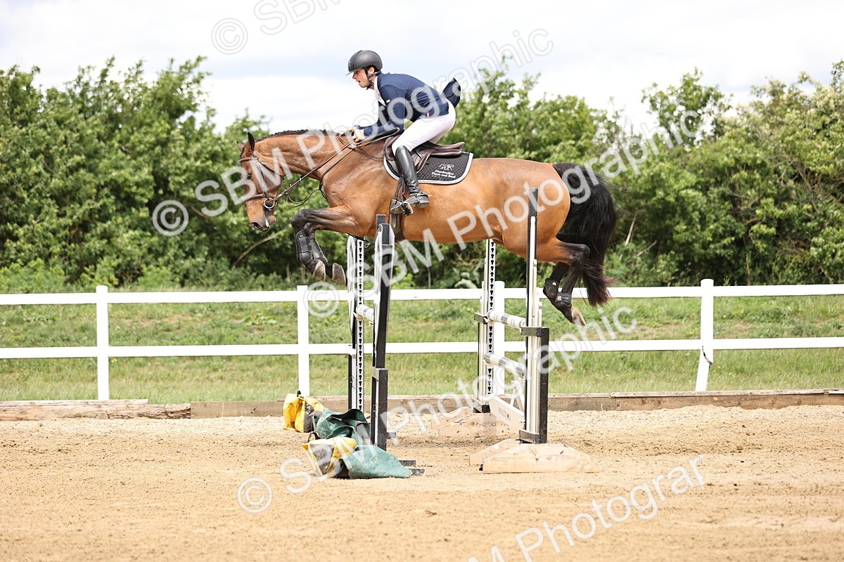 SBM_003048 - Class 11 - Senior Newcomers - 1.10m