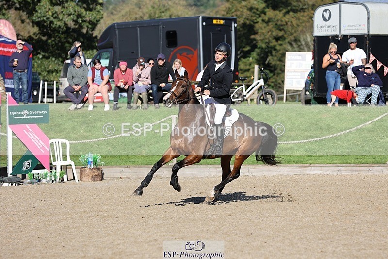 241027-112540-16774 - 327-Daniel.Hockey-JANE.CAMILLE