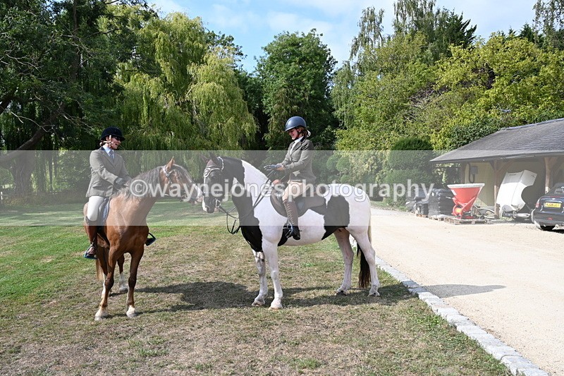 WJ6_3202 - Berks & Bucks - The Old farmhouse - Hound Exercise 20-08-25