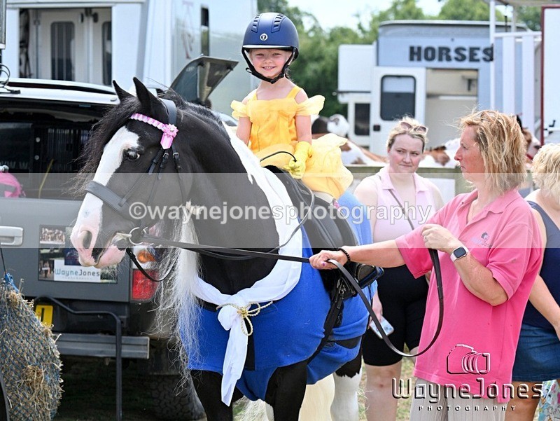 WJ7_0763 - Nancy & Churchill's first Show 22-06-25