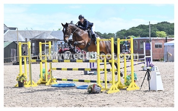 BPP_1079 - CLASS 4 FRI Newcomers/ 1.10m Open