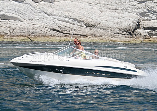 100626 RUNAROUND SUE IMG_7700 - Motorboats - Open