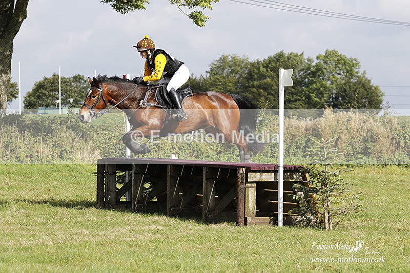  WWHT 171021 2999 - Intermediate (0.90m)  17/10/21