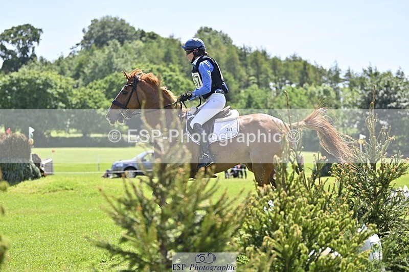 240525-120521-13154 - 367-CROSSTOWN_FINTANS_LAST-Catherine_Burrell